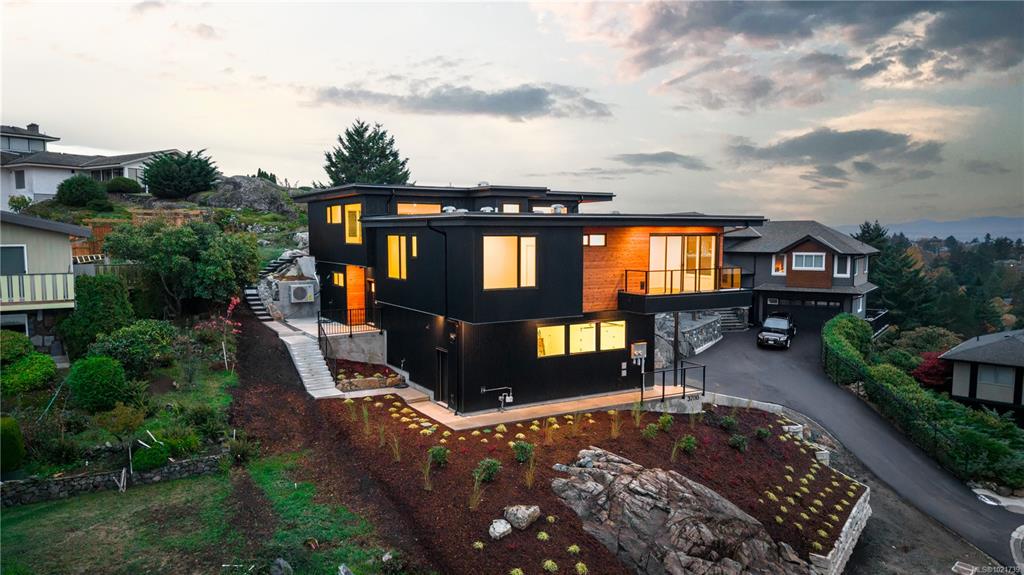 Second View of 3700 Kootenay Pl, Saanich, BC, V8P 2G2