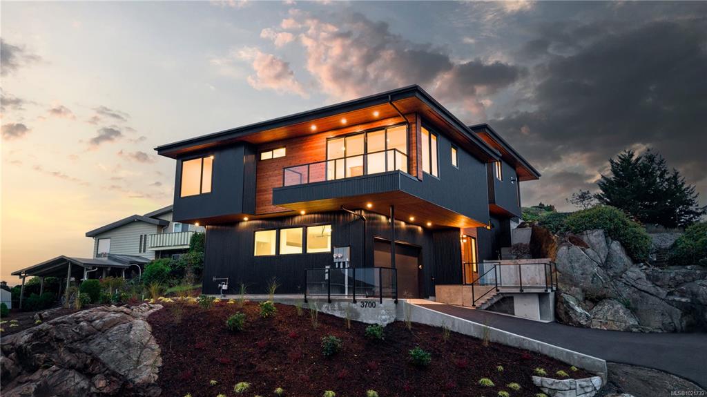 Third View of 3700 Kootenay Pl, Saanich, BC, V8P 2G2