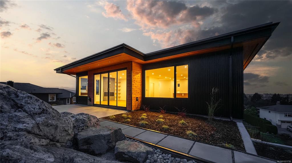 Fifth View of 3700 Kootenay Pl, Saanich, BC, V8P 2G2