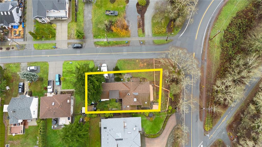 Fourth View of 900 Lodge Ave, Saanich, BC, V8X 3A8