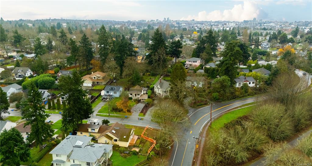 Fifth View of 900 Lodge Ave, Saanich, BC, V8X 3A8