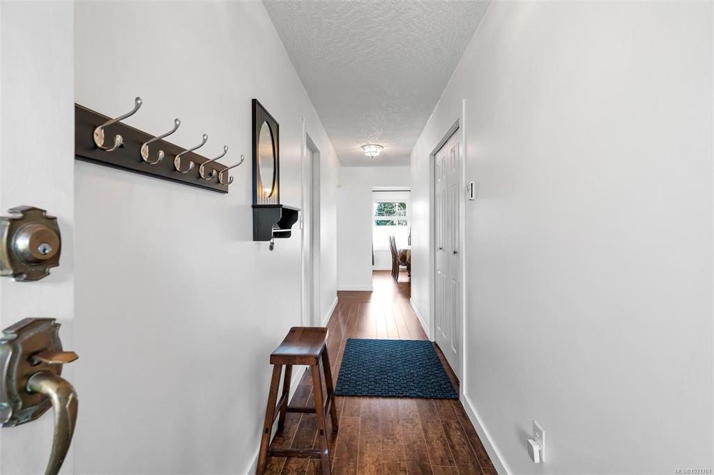 Third View of 2560 Wilcox Terr, Central Saanich, BC, V8Z 6Z8