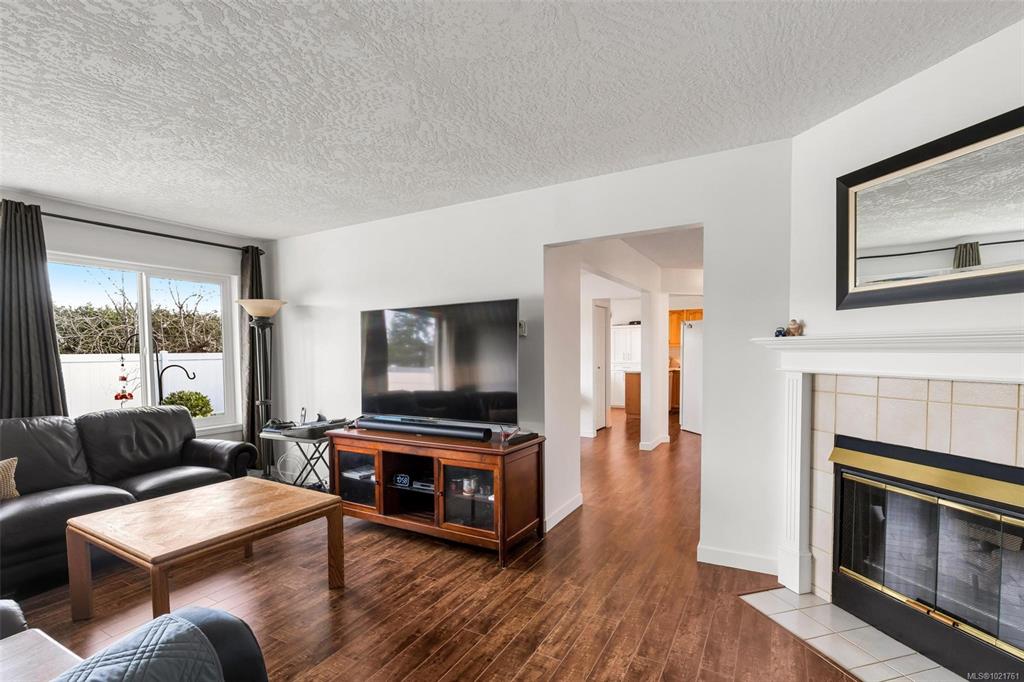 Fourth View of 2560 Wilcox Terr, Central Saanich, BC, V8Z 6Z8