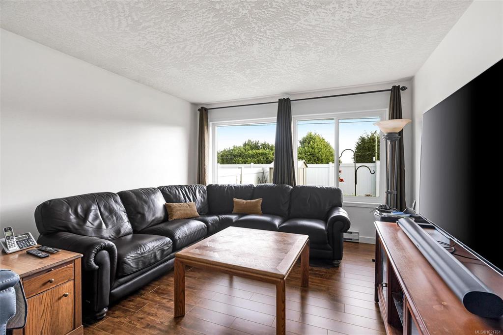 Fifth View of 2560 Wilcox Terr, Central Saanich, BC, V8Z 6Z8