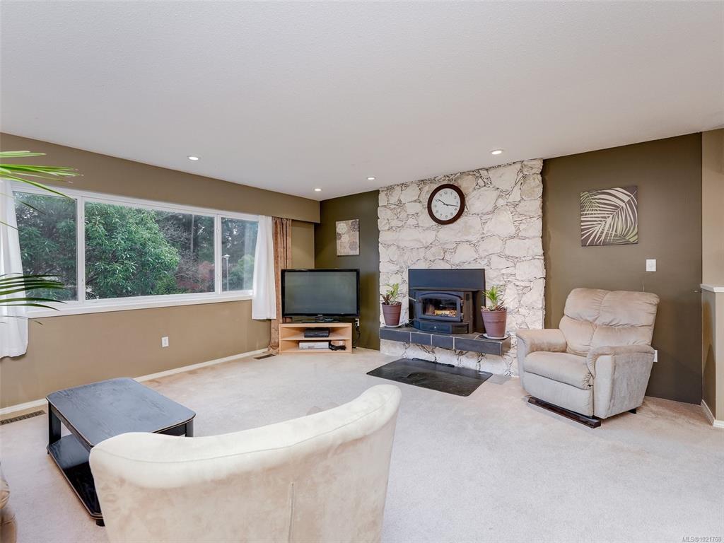 Third View of 1018 Damelart Way, Central Saanich, BC, V8M 1H7