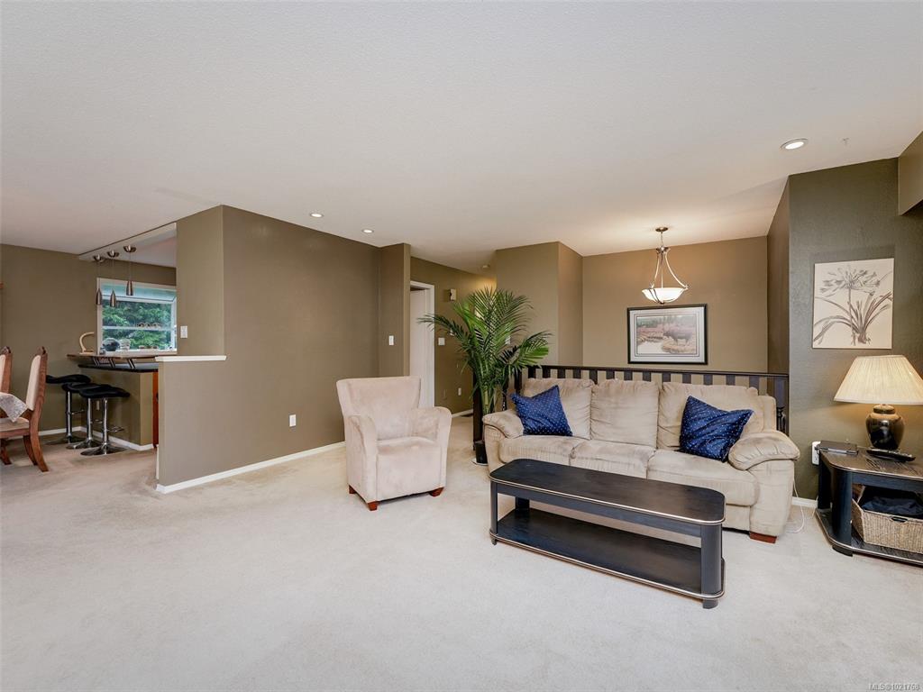 Fourth View of 1018 Damelart Way, Central Saanich, BC, V8M 1H7