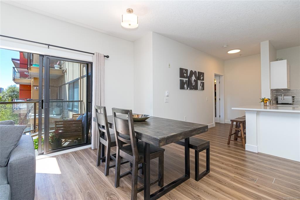 Fifth View of 870 Short St, Saanich, BC, V8X 2V5