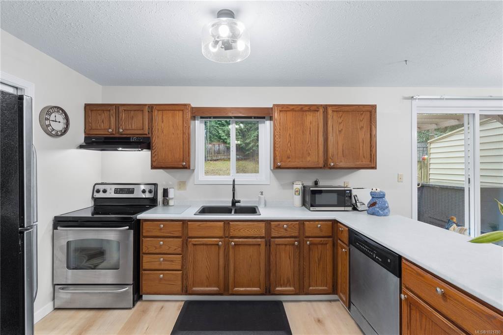 Fifth View of 2629 Labieux Rd, Nanaimo, BC, V9T 3N3