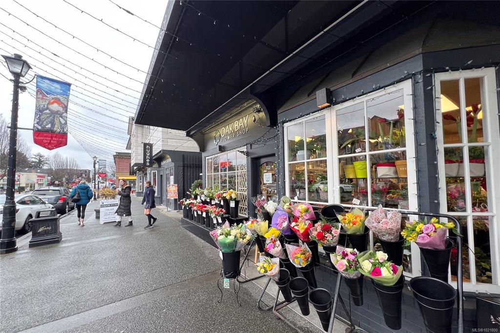 Fourth View of 2187 Oak Bay Ave, Oak Bay, BC, V8R 1G1