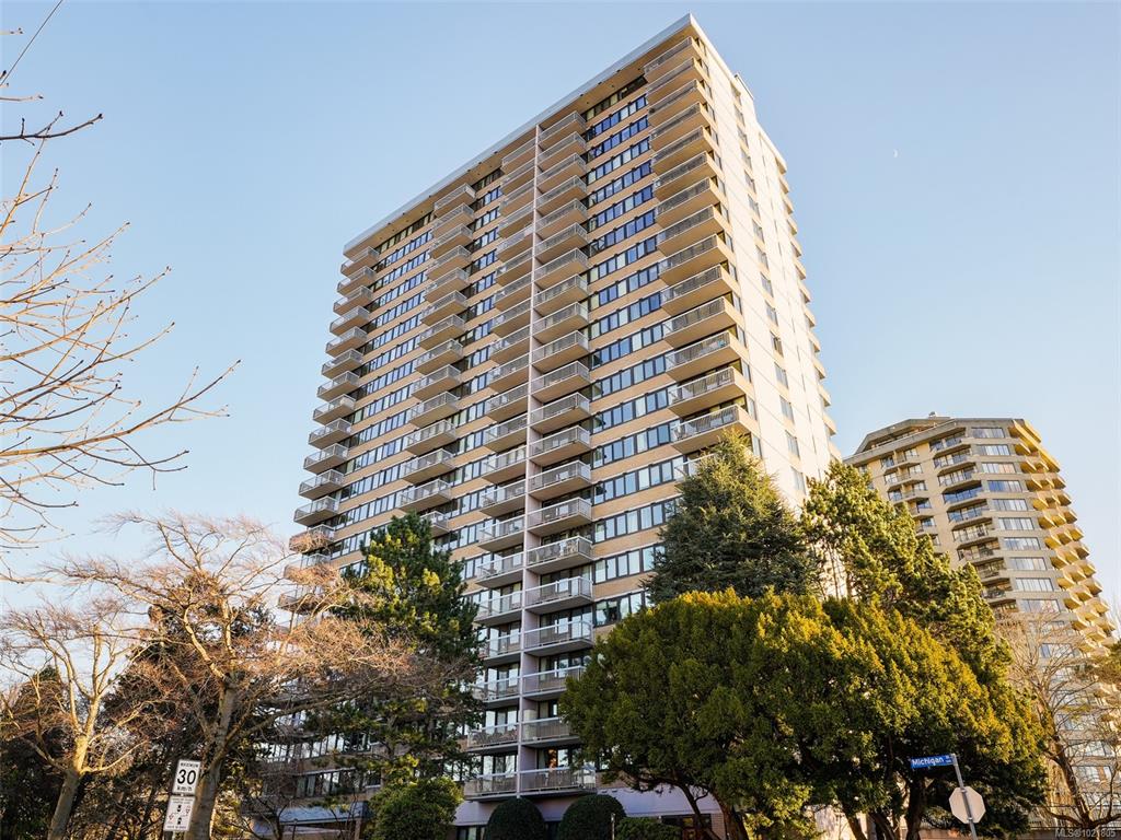 Third View of 647 Michigan St, Victoria, BC, V8V 1S9