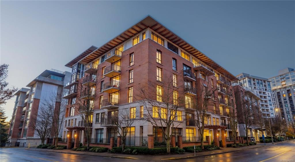 Third View of 827 Fairfield Rd, City Place, Victoria, BC, V8V 5B2