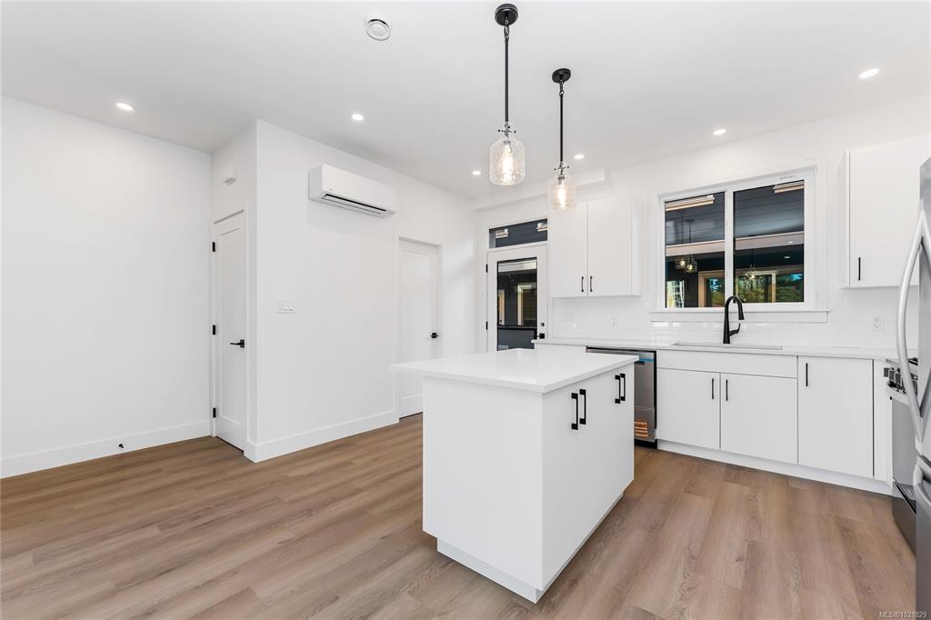 Fifth View of 907 Vine Crt, Sage, Langford, BC, V9C 2V8