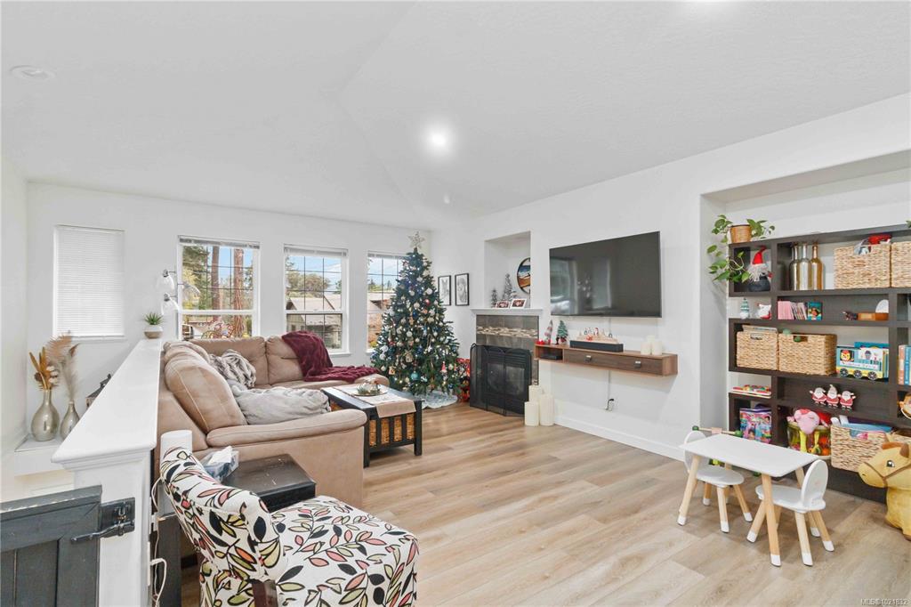 Third View of 3037 Pickford Rd, Colwood, BC, V9B 2L3