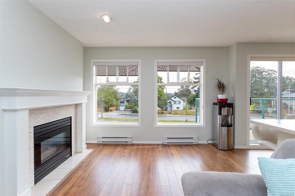 Fifth View of 898 Vernon Ave, Chelsea Green, Saanich, BC, V8X 2W6