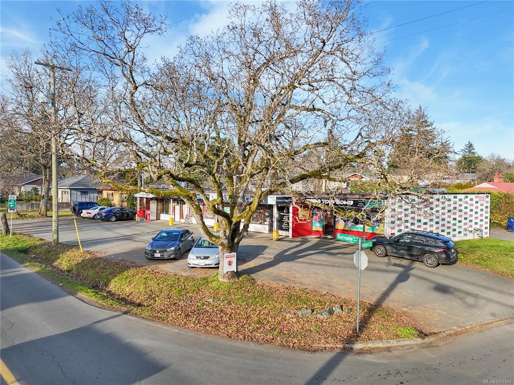 Fourth View of 660 Burnside Rd W, Saanich, BC, V8Z 1M8