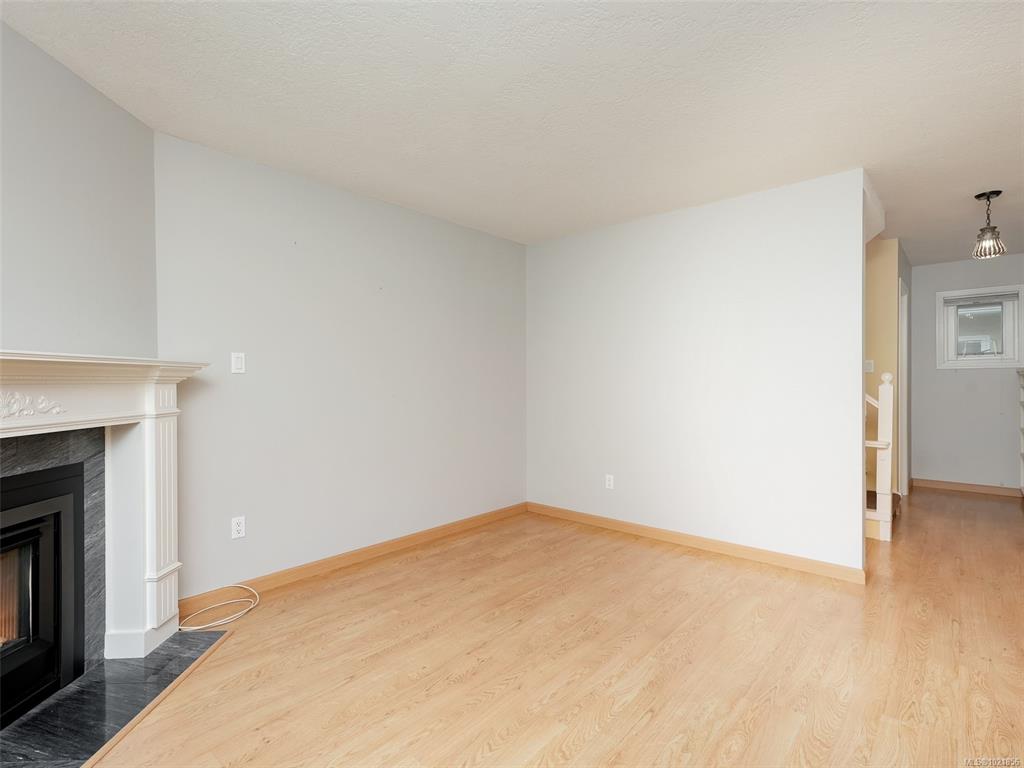 Fifth View of 947 Caledonia Ave, Victoria, BC, V8T 1E7