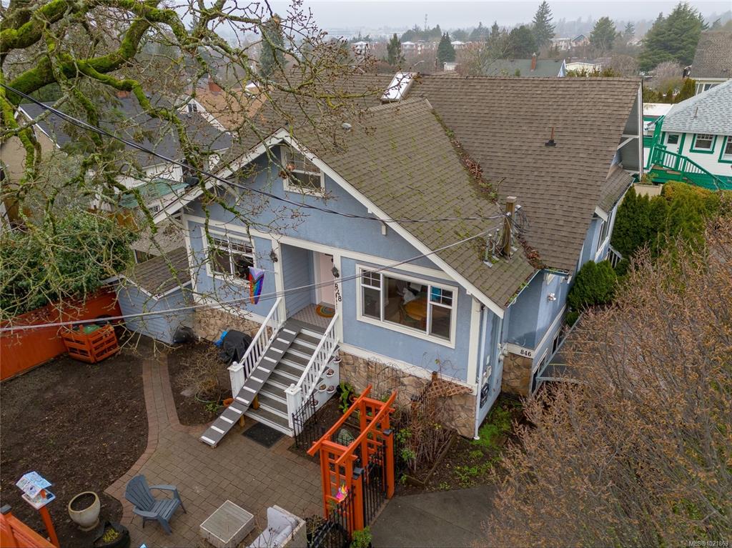 Third View of 848 Finlayson St, Victoria, BC, V8T 5K8