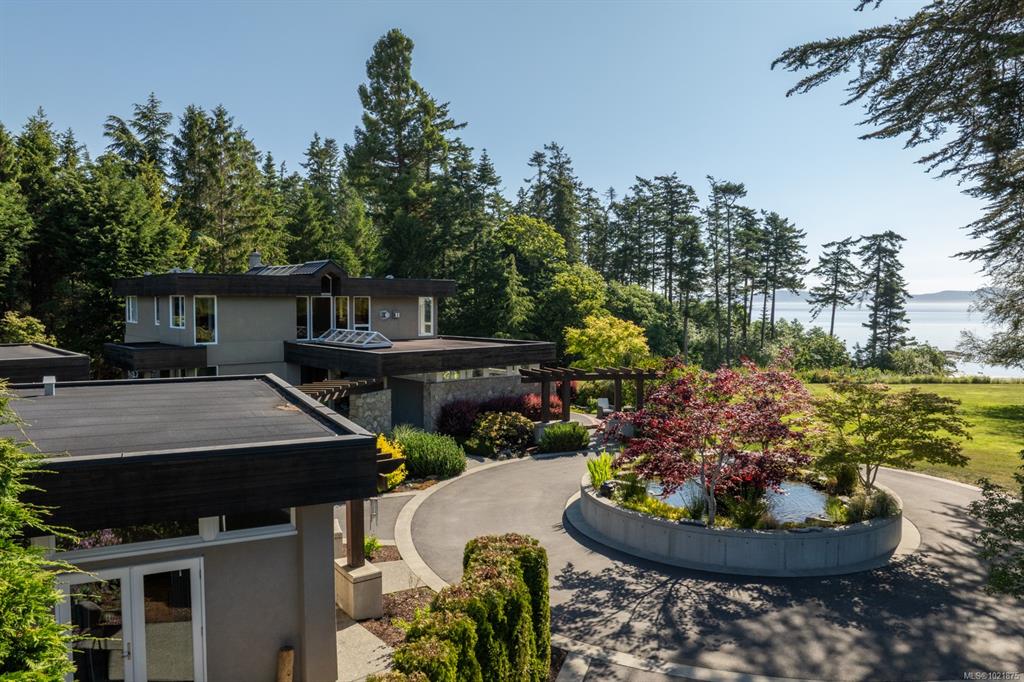 Second View of 5605 Parker Ave, Saanich, BC, V8Y 2N2