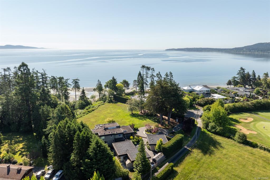 Third View of 5605 Parker Ave, Saanich, BC, V8Y 2N2