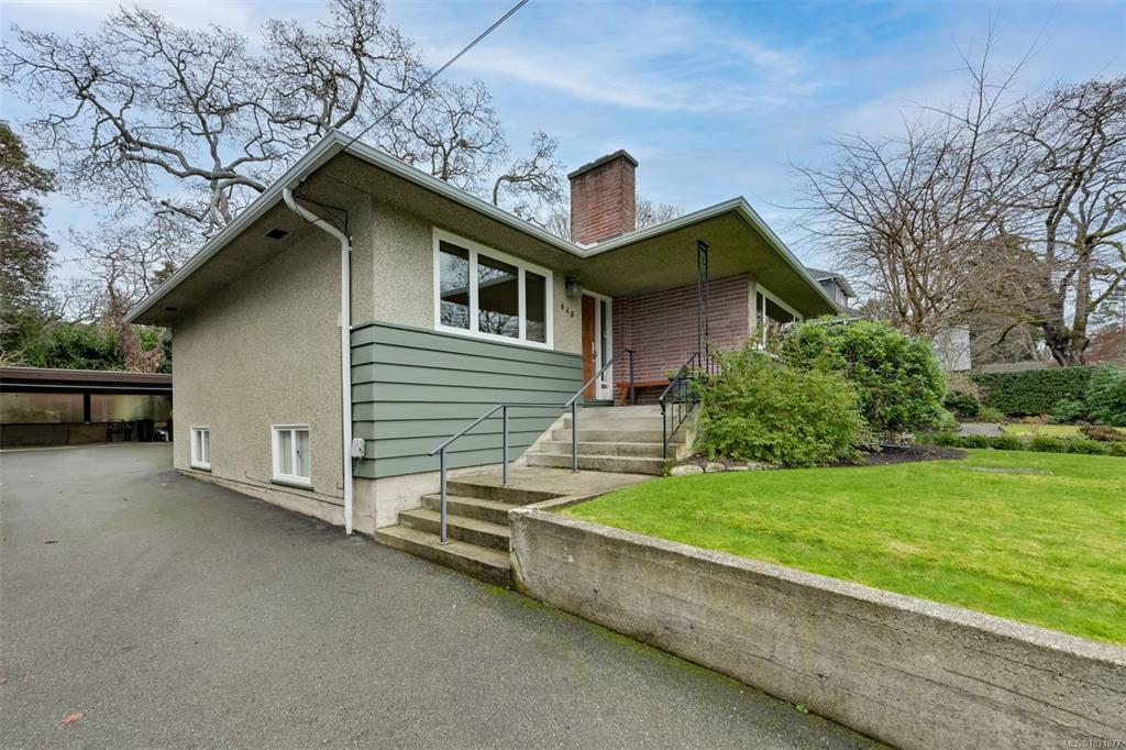 Third View of 645 Transit Rd, Oak Bay, BC, V8S 4Z4