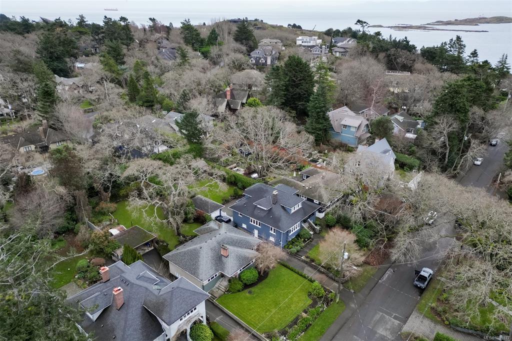 Fourth View of 645 Transit Rd, Oak Bay, BC, V8S 4Z4