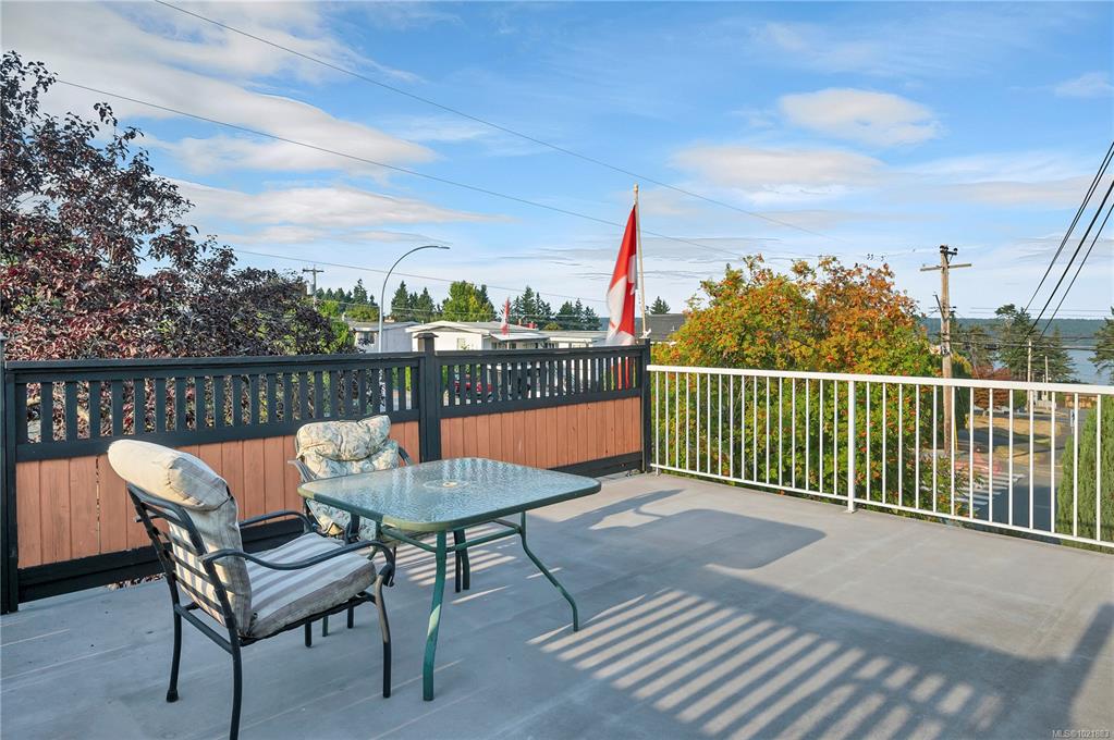 Third View of 904 Alder St S, Campbell River, BC, V9W 1Z5