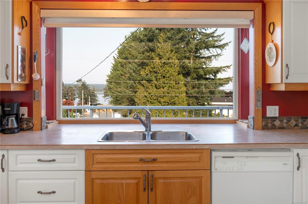 Fifth View of 904 Alder St S, Campbell River, BC, V9W 1Z5