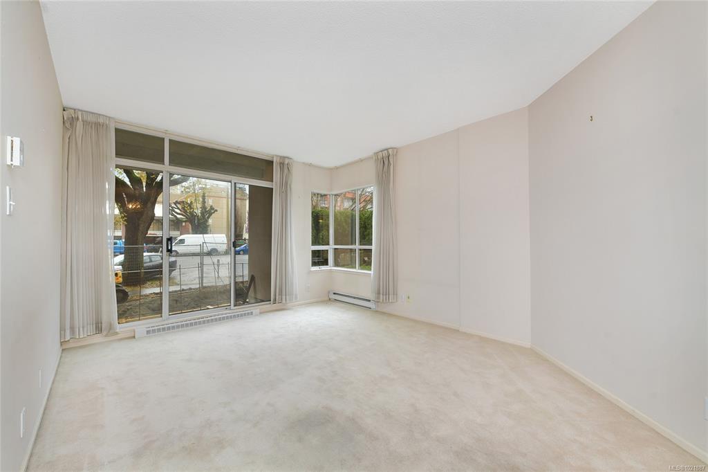 Third View of 1010 View St, Regents Park, Victoria, BC, V8V 4Y3