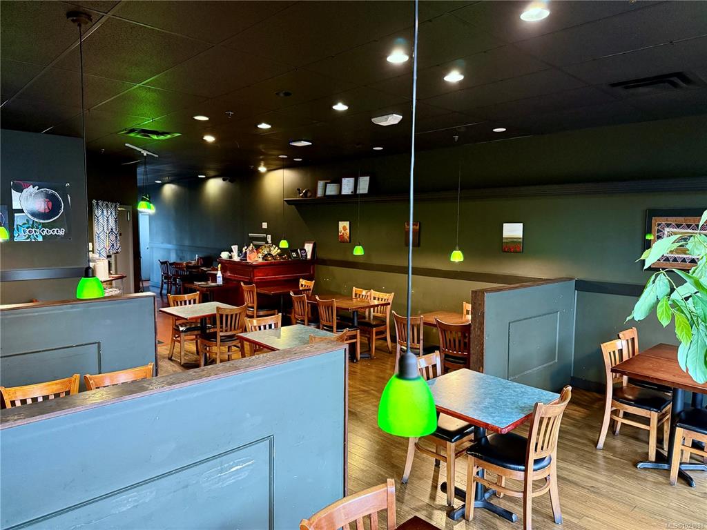 Third View of 4454 West Saanich St, Saanich, BC, V8Z 3E9