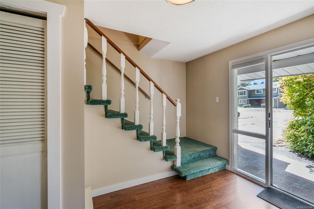 Fifth View of 338 Mckinnon St, Parksville, BC, V9P 1H7