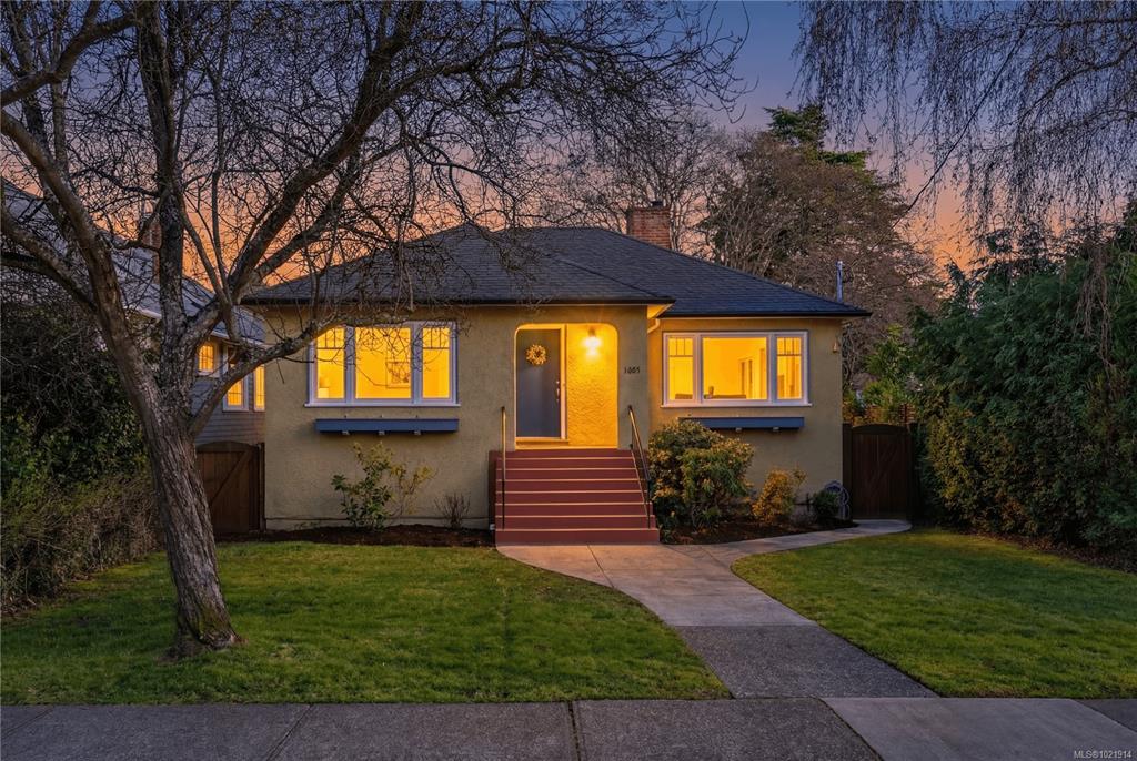 Second View of 1537 Hampshire Rd, Oak Bay, BC, V8R 5T4