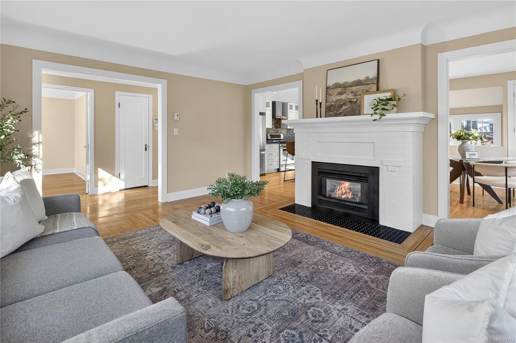 Fifth View of 1537 Hampshire Rd, Oak Bay, BC, V8R 5T4