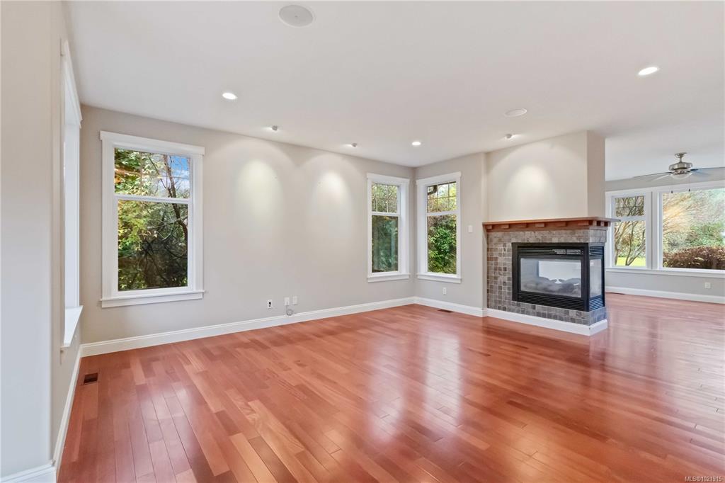 Fifth View of 9319 East Saanich Rd, North Saanich, BC, V8L 1H6