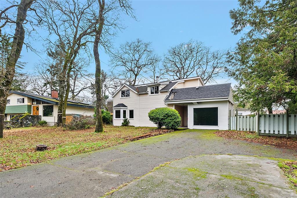 Fourth View of 1826 Cedar Hill Cross Rd, Saanich, BC, V8P 2R4