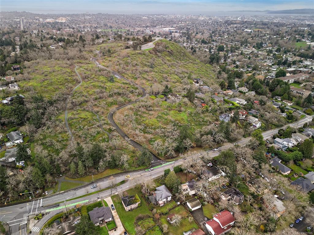 Fifth View of 1826 Cedar Hill Cross Rd, Saanich, BC, V8P 2R4