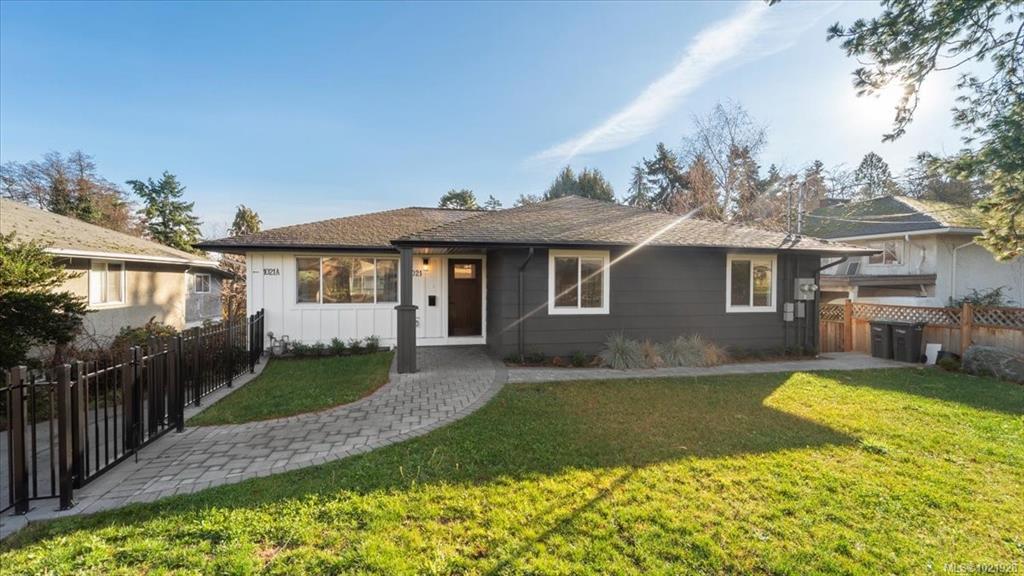 Third View of 1021 Tillicum Rd, Esquimalt, BC, V9A 2A2