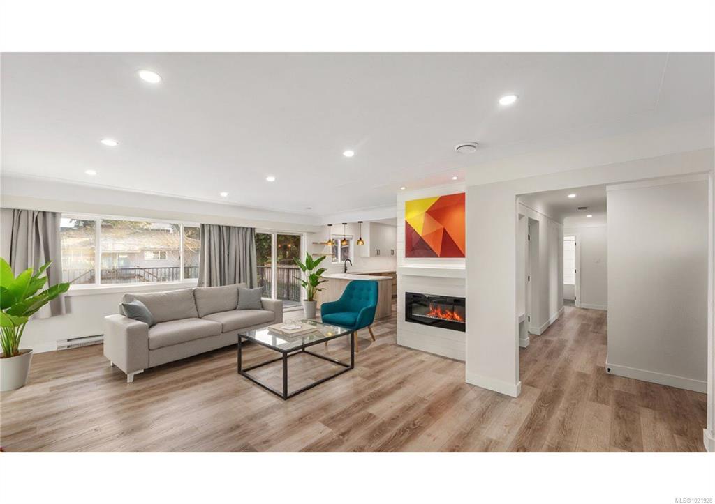 Fifth View of 1021 Tillicum Rd, Esquimalt, BC, V9A 2A2