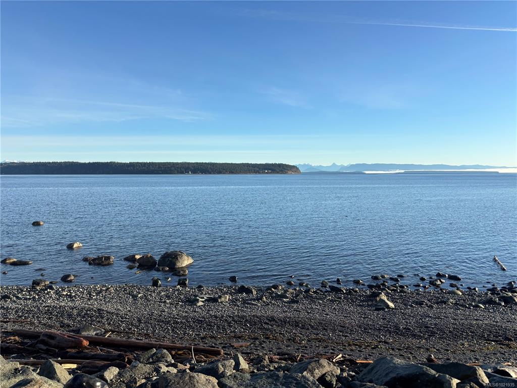 1266 Island Hwy S, 1021935, BC,