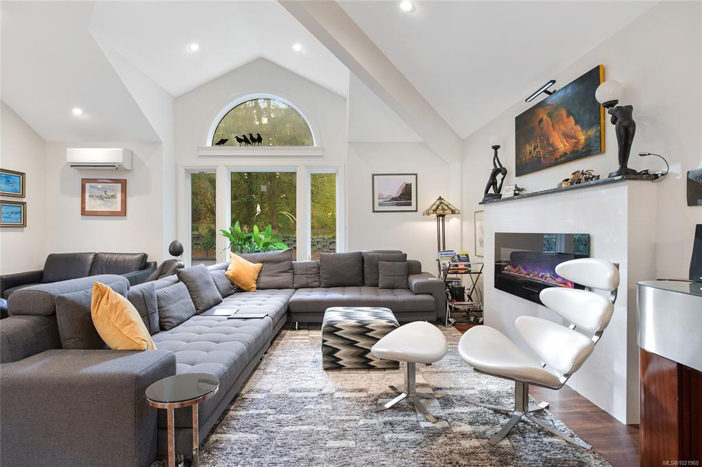 Fifth View of 851 Sayward Rd, Saanich, BC, V8Y 1R5