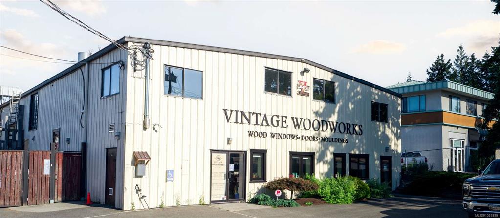 6701 Oldfield Rd, 1021989, BC,