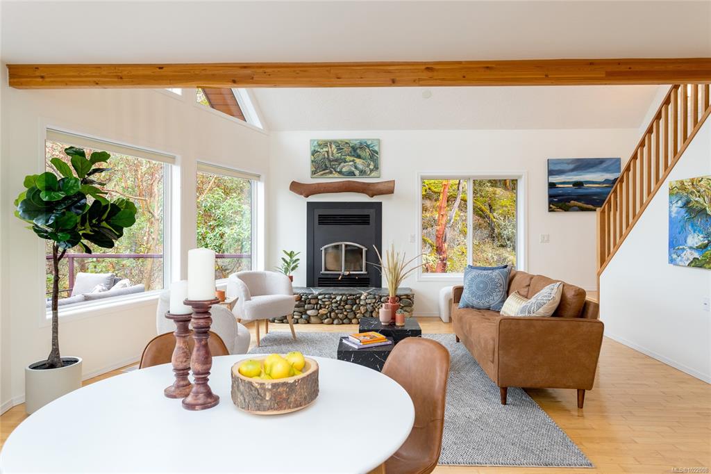 Third View of 3715 Munn Rd, Highlands, BC, V9E 1C8