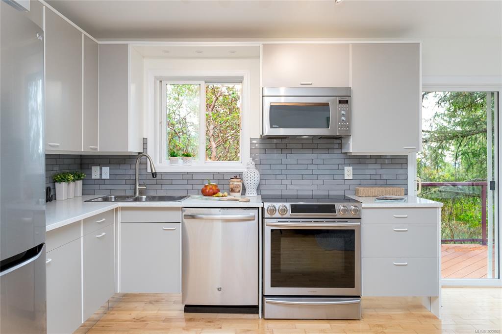 Fourth View of 3715 Munn Rd, Highlands, BC, V9E 1C8