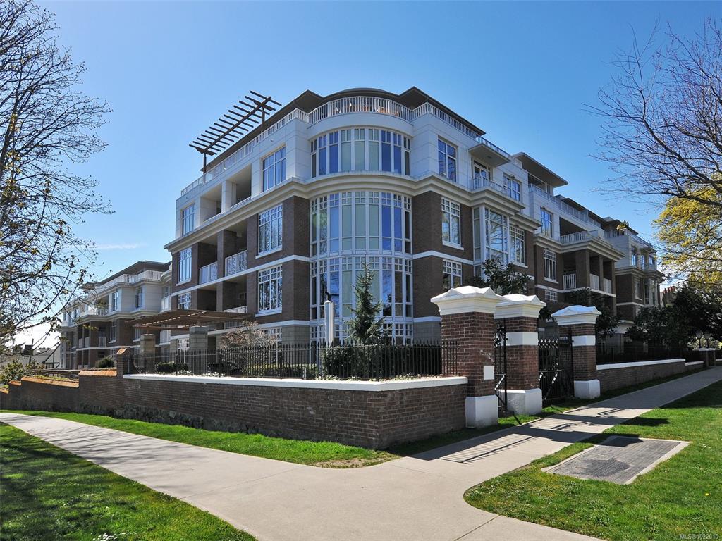 Second View of 999 Burdett Ave, Chelsea, Victoria, BC, V8V 3G7