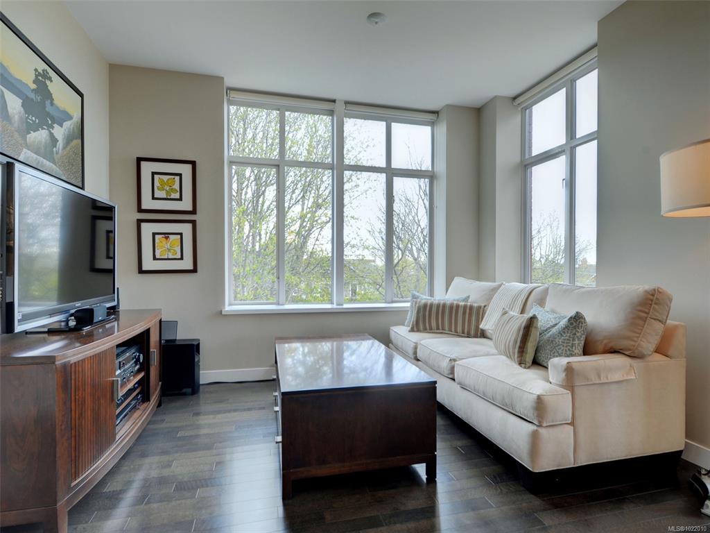 Fifth View of 999 Burdett Ave, Chelsea, Victoria, BC, V8V 3G7