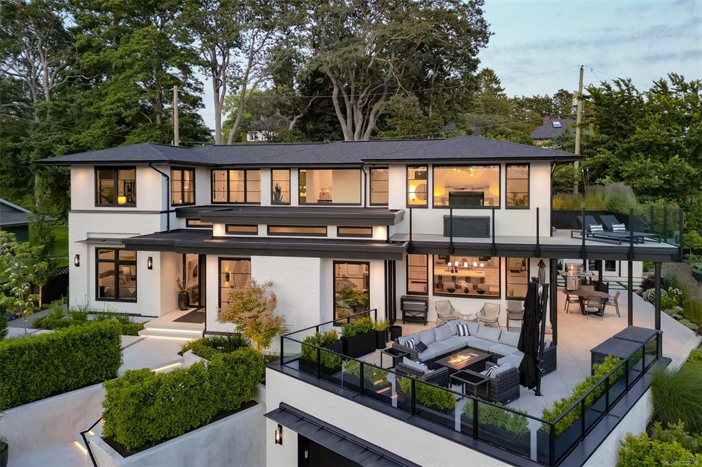 Second View of 717 Robleda Cres, Victoria, BC, V8S 3K6