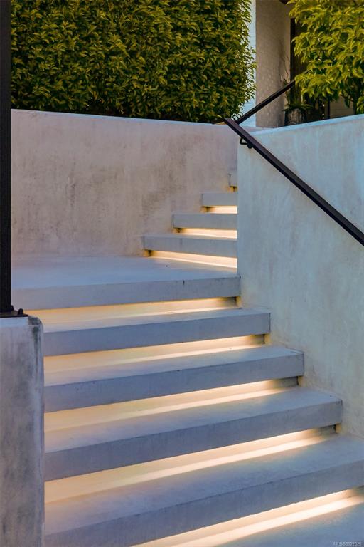 Fifth View of 717 Robleda Cres, Victoria, BC, V8S 3K6