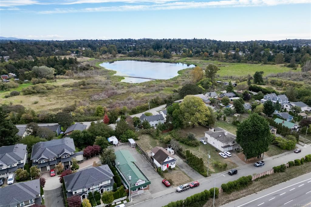 3883 Douglas St, 1022043, BC,