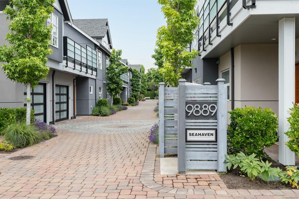 Fourth View of 9889 Seventh St, Seahaven, Sidney, BC, V8L 2V8