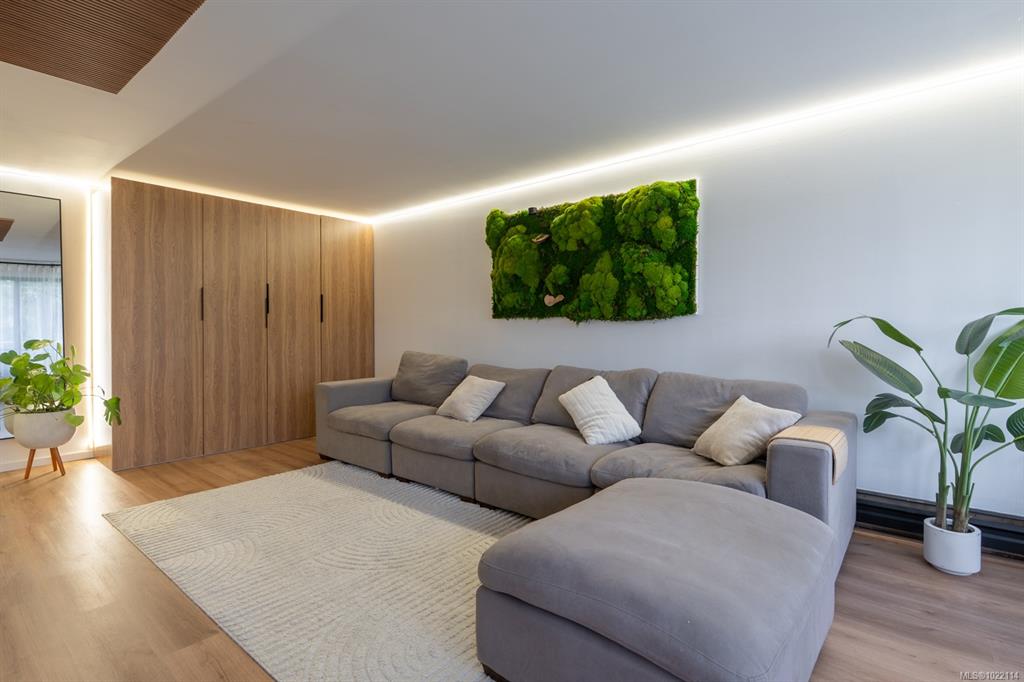 1007 Bowen Rd, 1022114, BC,