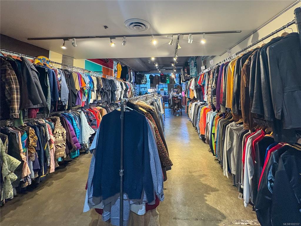 Third View of 1033 Fort St, Victoria, BC, V8V 3K5